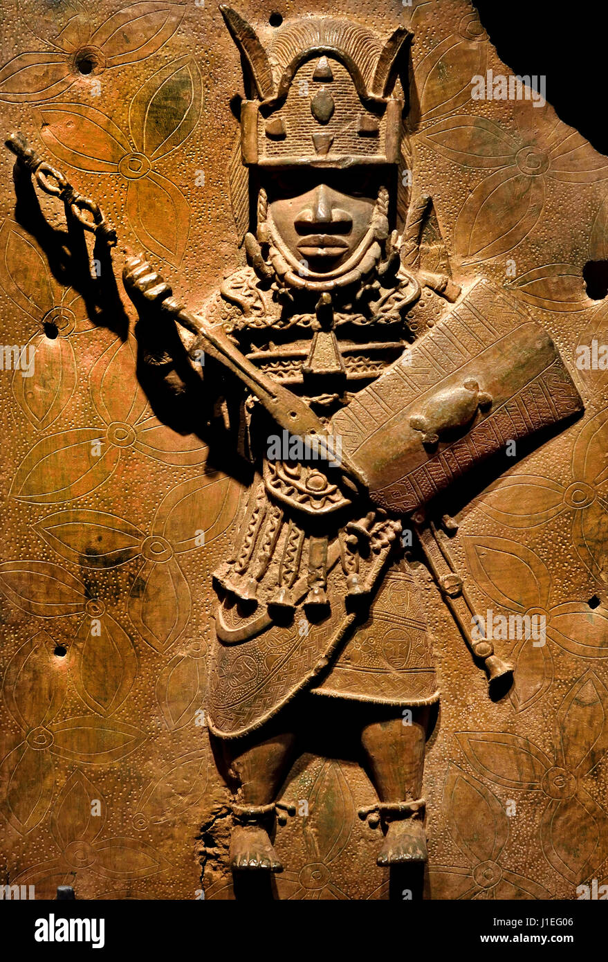 16ème - 17ème siècle King plaque en laiton, bronze montrant l'Abo du Bénin avec un accompagnateur, peuples Edo 16ème siècle annonce à partir de l'Afrique de l'Afrique Bénin, Nigéria Banque D'Images