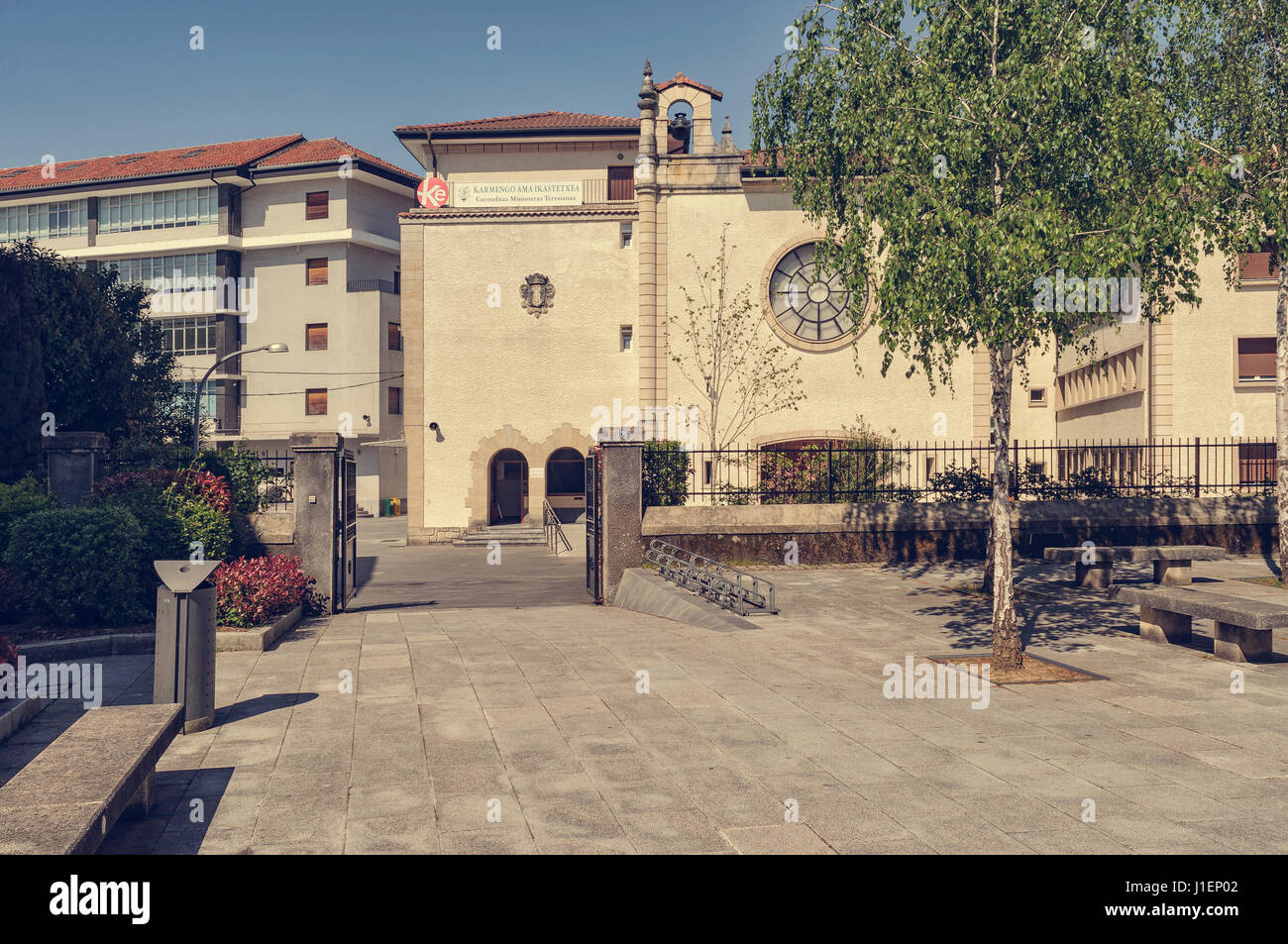 Église de l'Ordre des Carmélites Missionnaires Teresianas de Amorebieta-Etxano.en la province de Biscaye, Pays Basque, Espagne. Banque D'Images