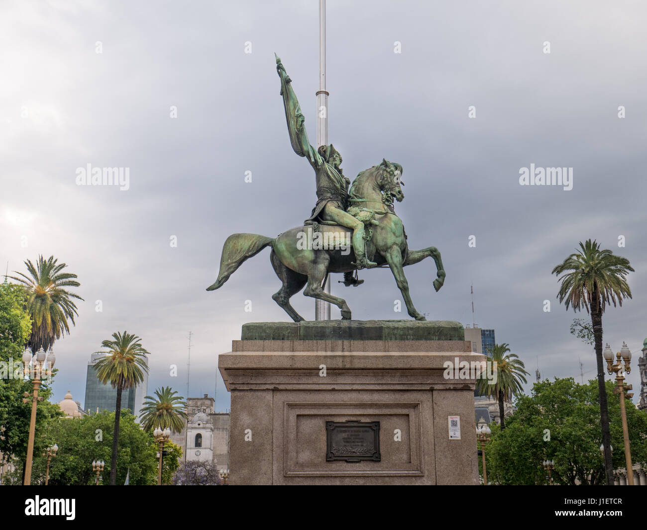 General Belgrano monument situé en face de la Casa Rosada (Maison Rose) Buenos Aires Argentine.La Casa Rosada est le siège officiel de l'exécutif du t Banque D'Images