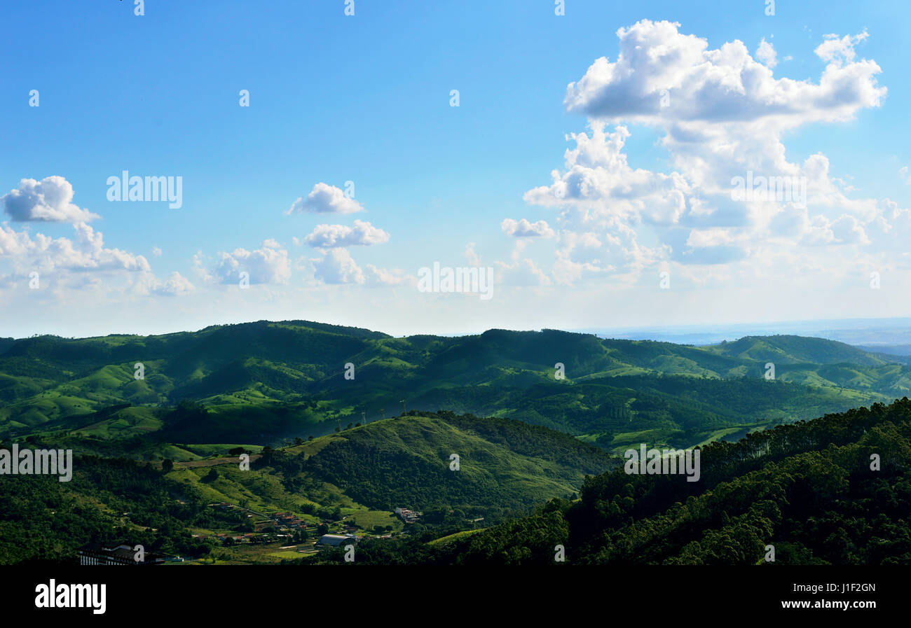 Horizon Paysage avec montagnes à partir d'un angle élevé Banque D'Images