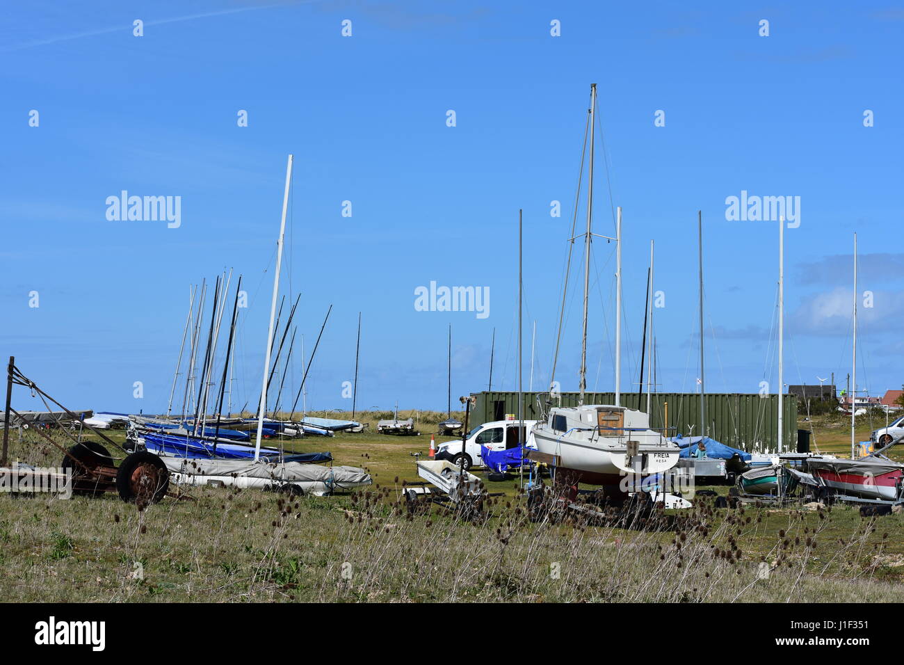 Voiliers à terre, à King's Lynn Beach Sailing Club, King's Lynn, Norfolk, UK Banque D'Images