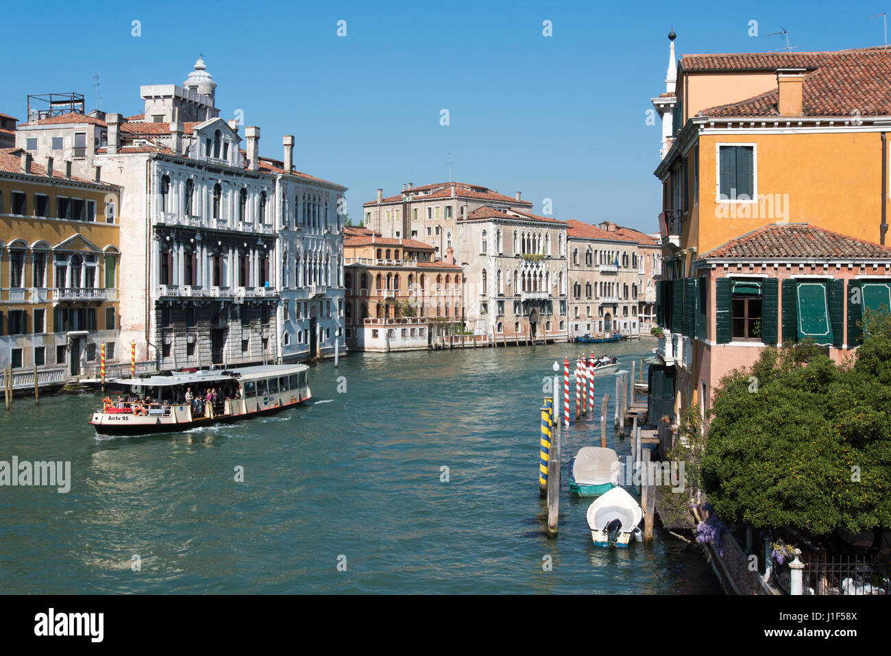 Grand Canal, Venise, à partir de pont de l'Accademia Banque D'Images