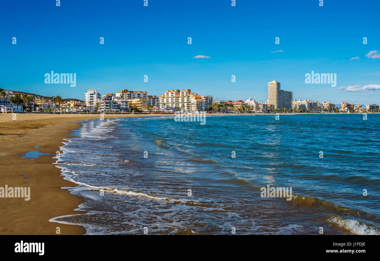 Sur la plage de Peniscola Costa del Azahar, Castello, Espagne Banque D'Images