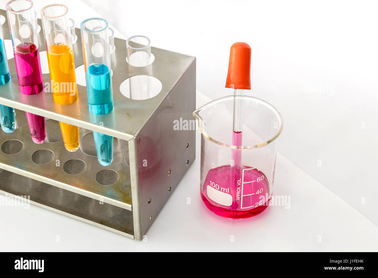 Tubes à essai de laboratoire de sciences, d'une pipette de laboratoire — free download