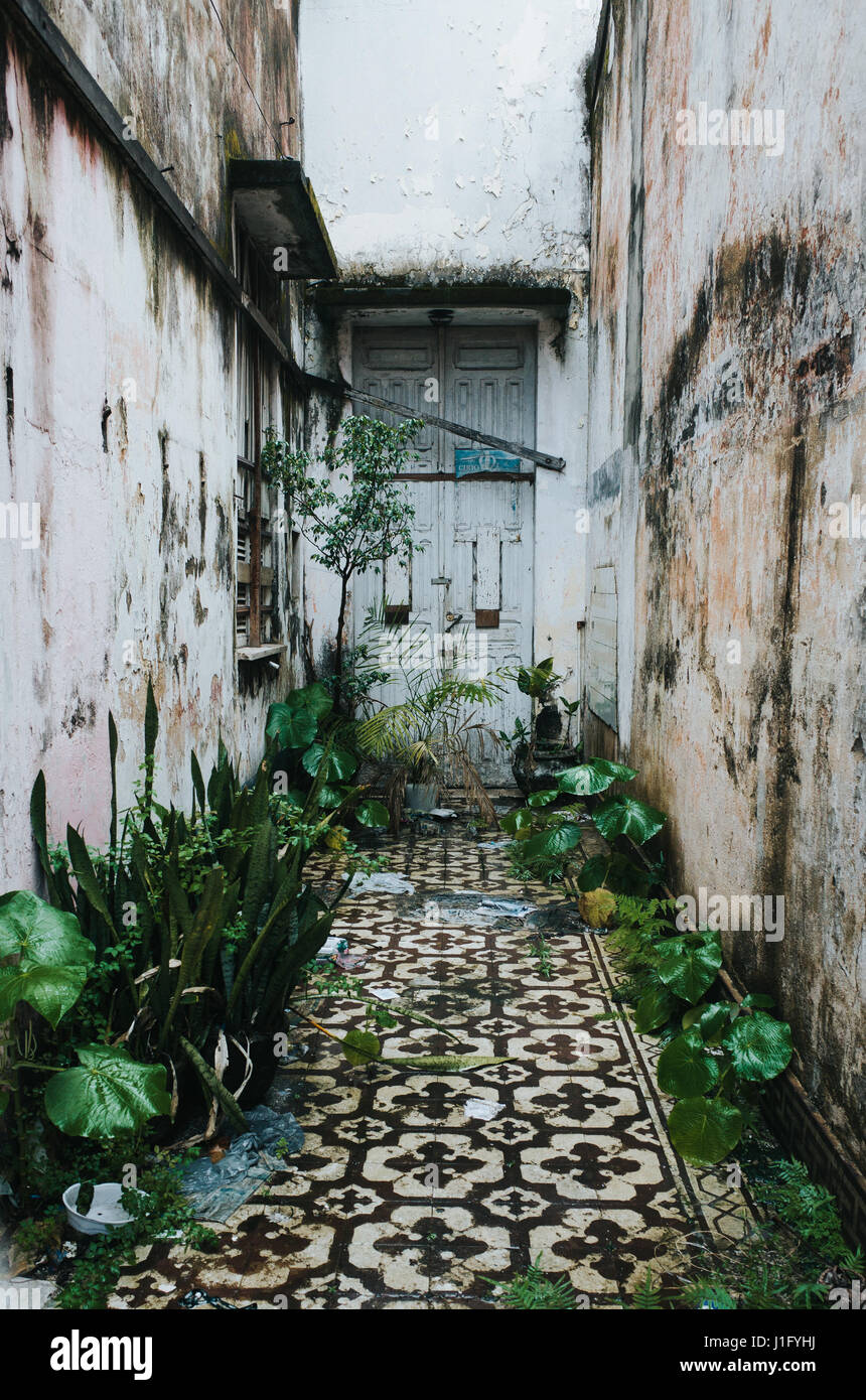 L'extérieur d'un bâtiment abandonné dans la région de Belém, Pará, Brésil Banque D'Images