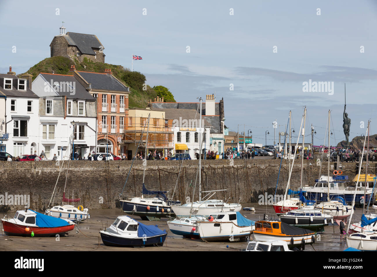 Ilfracombe, Devon, Royaume-Uni. Une jolie et populaire station balnéaire victorienne avec des vues à couper le souffle, plages, port et quai situé dans le Devon en Angleterre Banque D'Images