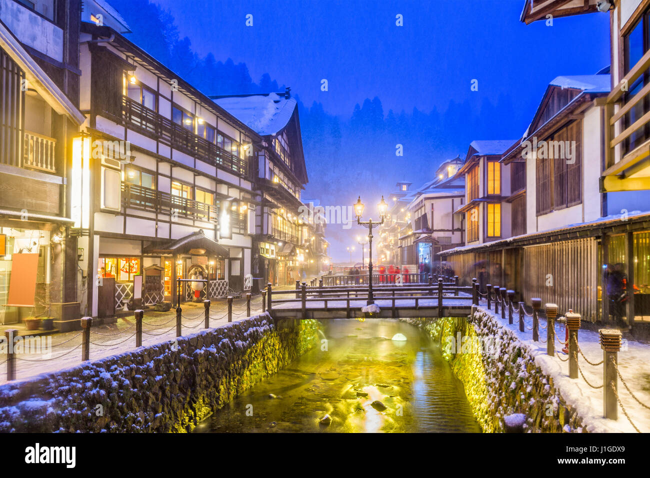 Obanazawa Ginzan Onsen, les sources chaudes du Japon ville dans la neige. Banque D'Images