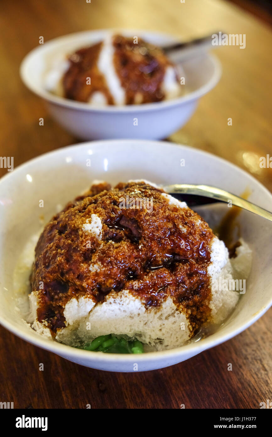Chendol malaisien et singapourien, un dessert sucré. Banque D'Images
