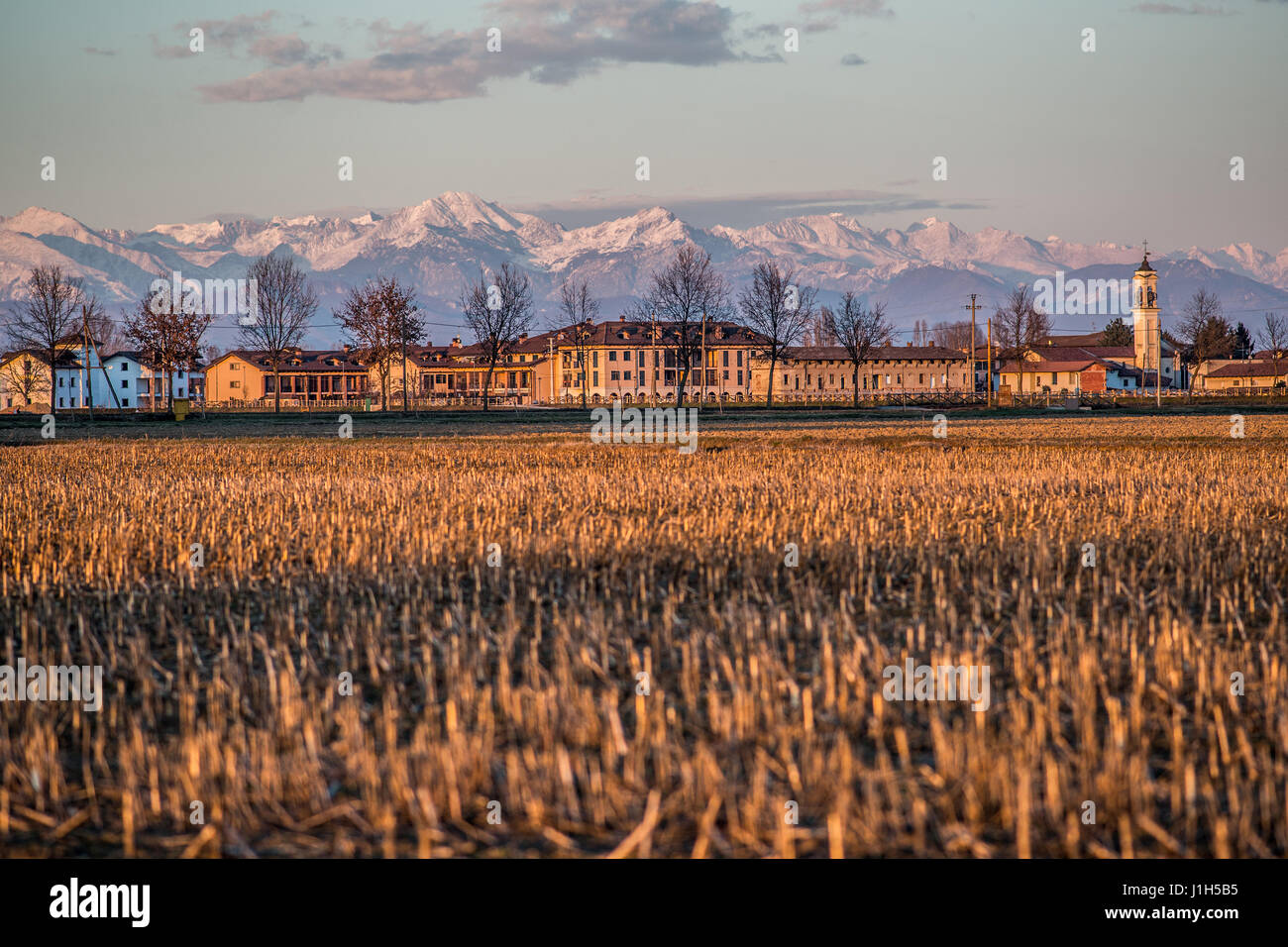 Vallée du Po village rural au coucher du soleil paysage italien - Italie Banque D'Images