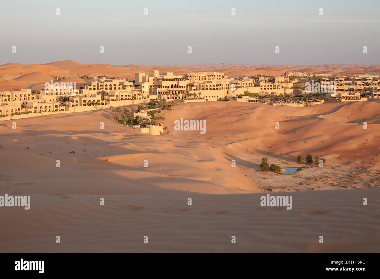Le Qasr Al Sarab Desert Resort by Anantara dans la région de l'ouest d'Abu Dhabi, Émirats Arabes Unis, Octobre 2011. Banque D'Images