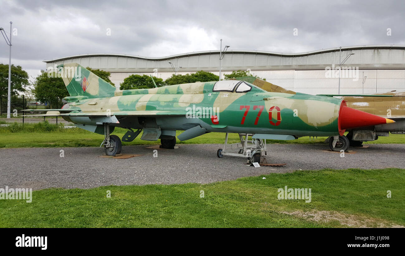 Mikoyan Gourevitch MiG-21 PFM exposées par l'association des Ailes Anciennes de Toulouse à Blagnac, France. Banque D'Images