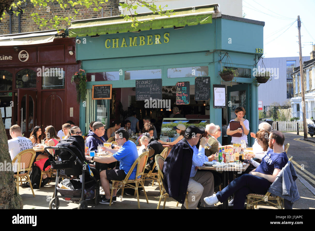 Restaurant sur la route en mode Lauriston Victoria Park Village, East London E9, UK Banque D'Images