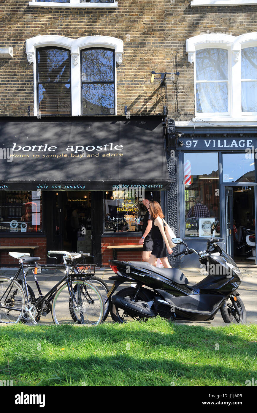 Apôtre bouteille sur trendy Lauriston Road dans le parc Victoria Village de East London, E9, UK Banque D'Images