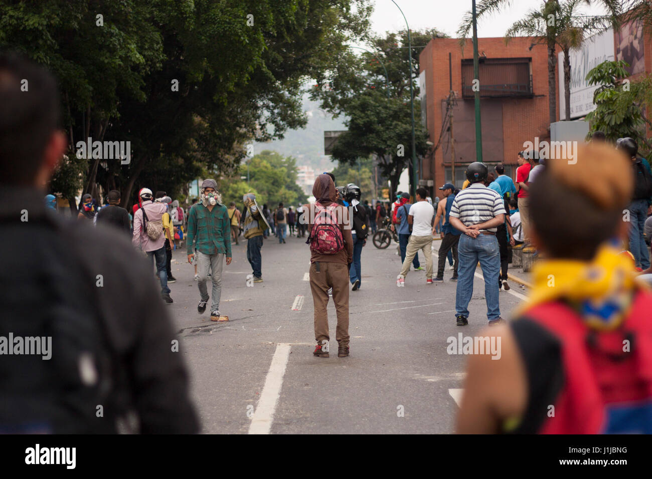 Caracas, Venezuela, 21 avril, 2017. Les manifestants dans une rue à Caracas au cours d'une émeute contre le gouvernement de Nicolas maduro. Banque D'Images