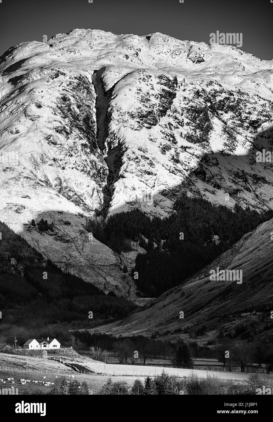 Chambre avec A'Ghlas Beinn dominant dans l'arrière-plan, Highlands, Glencoe, Ecosse Banque D'Images