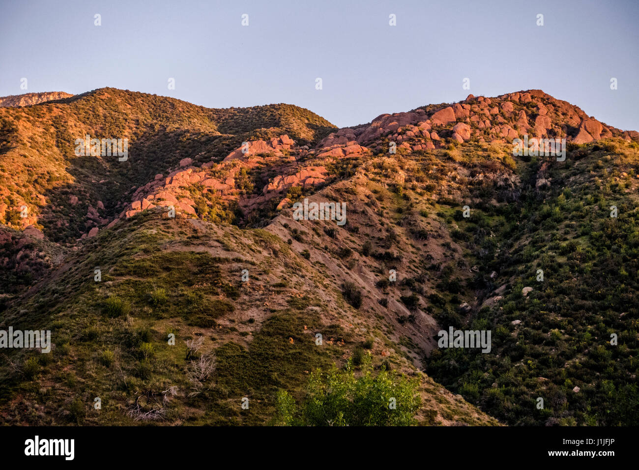Les montagnes de l'Sespe désert au coucher du soleil à Ojai, en Californie. Banque D'Images