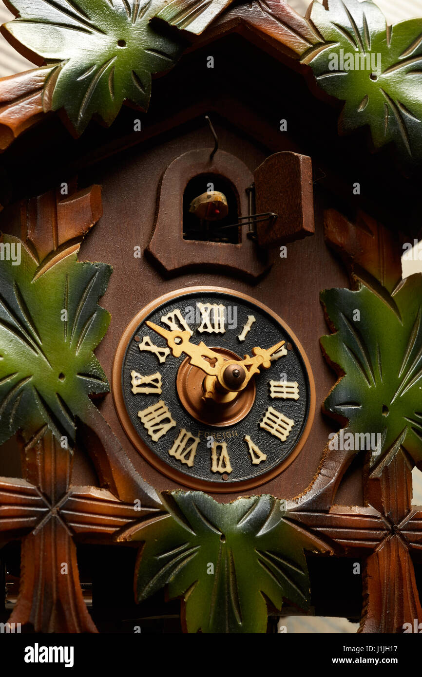 Horloge coucou en bois Banque D'Images