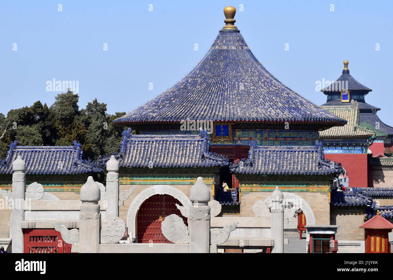 Temple du Ciel et voûte céleste toits contre un ciel bleu clair - Beijing, Chine Banque D'Images