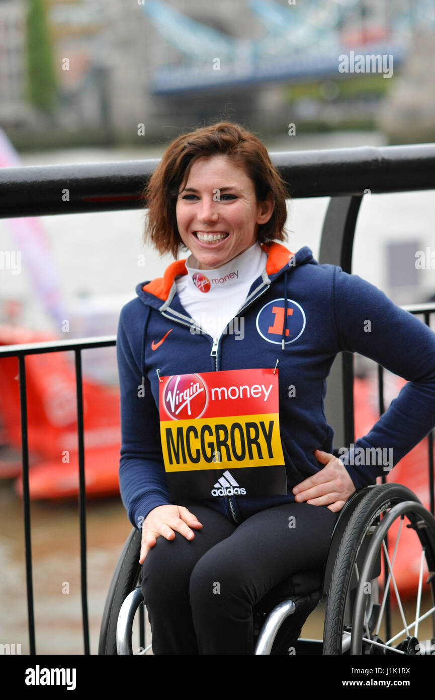 Londres, Royaume-Uni. 21e. Avril, 2017. Amanda McGrory (USA) à la Vierge de l'argent d'avant-course marathon de Londres une séance de photos pour l'élite en fauteuil roulant, Tower Hotel, Londres, Royaume-Uni. Crédit : Michael Preston/Alamy Live News Banque D'Images