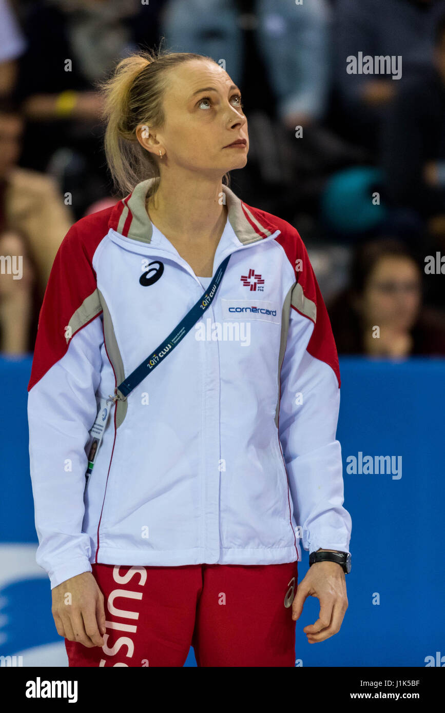 Natalia Mikhailova l'entraîneur de l'équipe suisse lors de la finale de l'appareil de la femme à l'homme et des femmes dans les Championnats de gymnastique artistique de Cluj Napoca, Roumanie. 21.04.2017 Banque D'Images