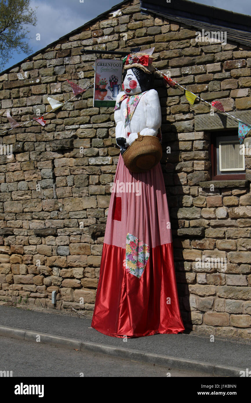 Wray, Lancashire, Royaume-Uni. 22 avr, 2017. Épouvantails autour de chaque coin de Wray Village au début de l'Épouvantail villages festival qui est en cours d'exécution jusqu'à lundi de la banque Crédit : David Billinge/Alamy Live News Banque D'Images