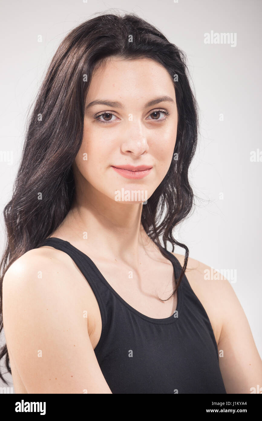 Une jeune femme, l'expression vide, maillot de bain Banque D'Images