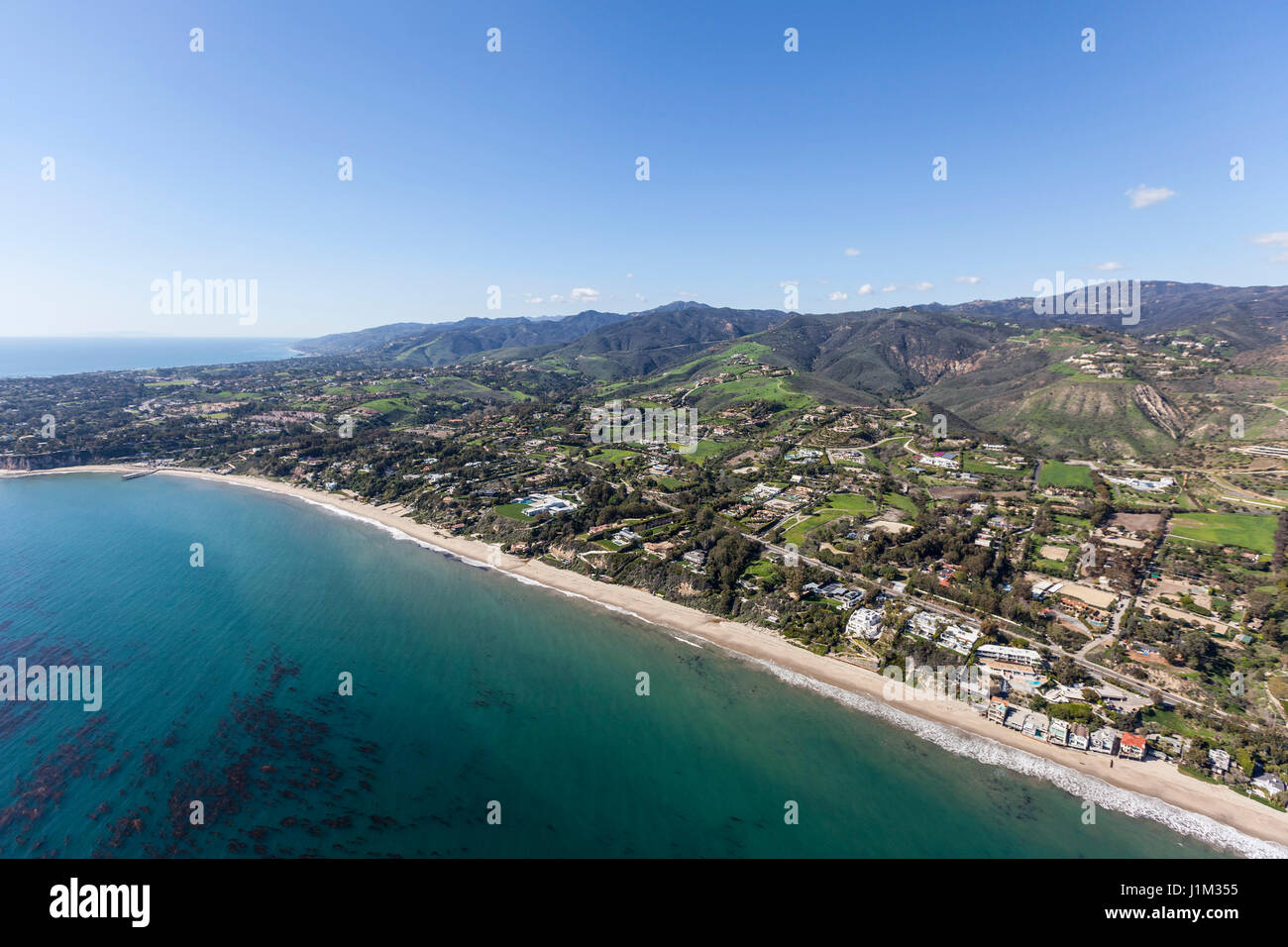 Vue aérienne de l'Escondido plage de Malibu à Los Angeles County, Californie. Banque D'Images