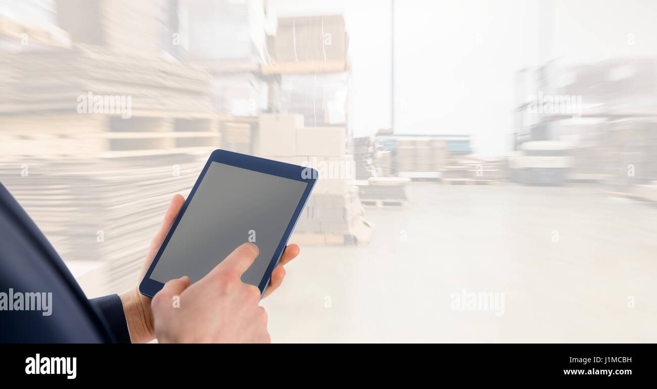 Portrait de businessman using digital tablet in warehouse Banque D'Images