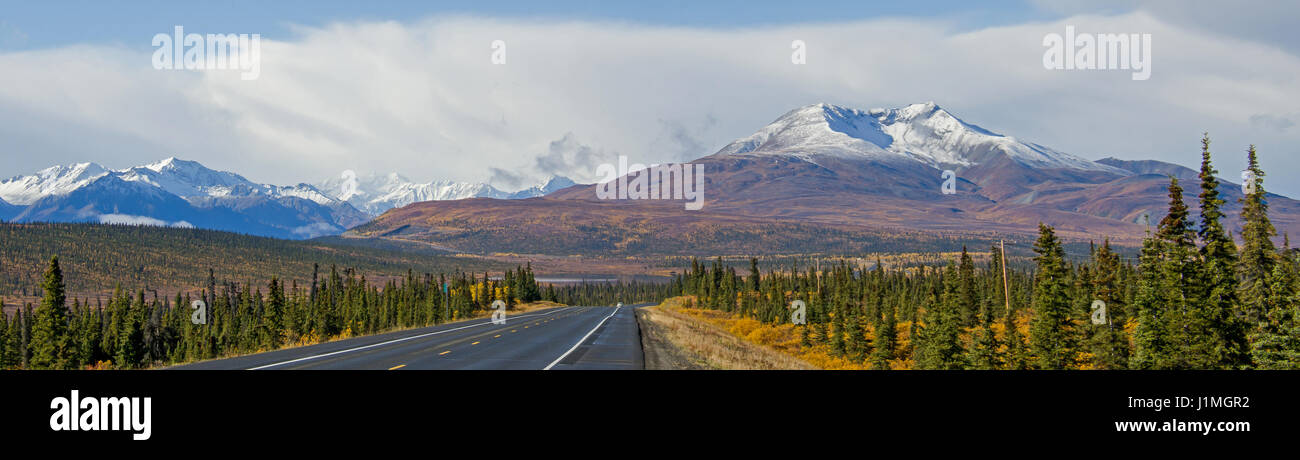 La montagne de visée de l'Alaska le long de la Glenn Highway à l'automne Banque D'Images