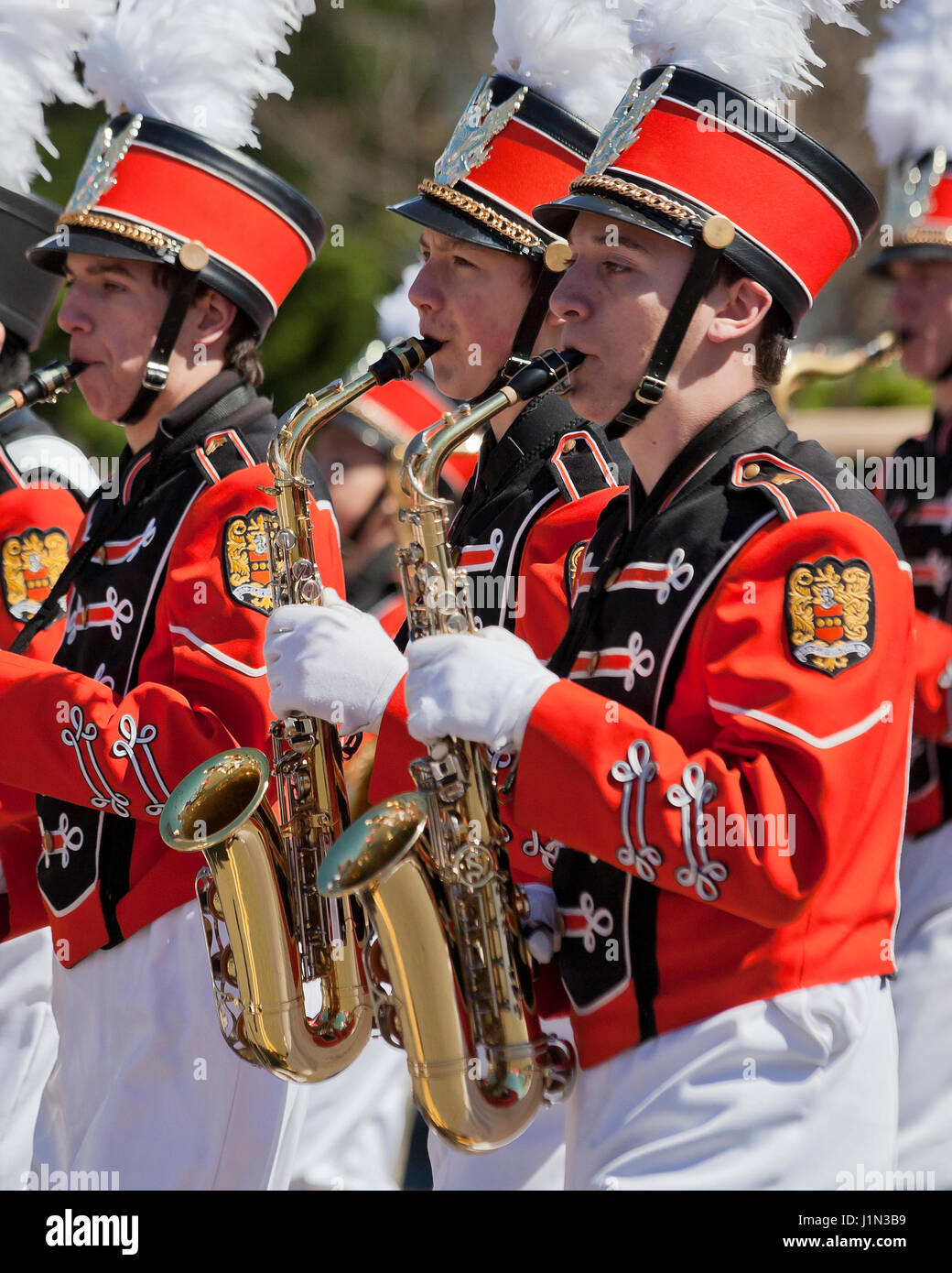 High school marching band section saxophone sax (joueurs) - USA Banque D'Images