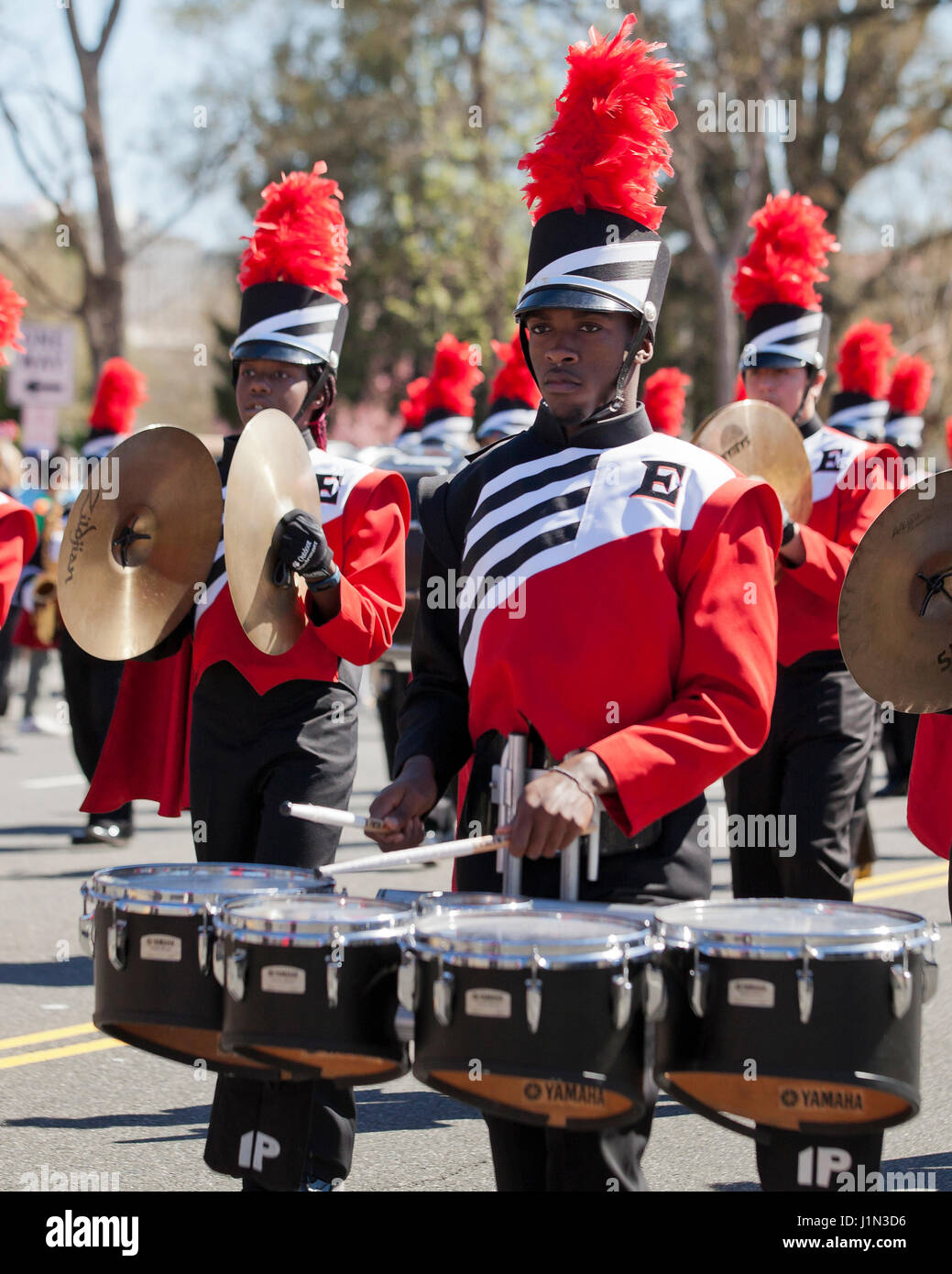 High school marching band batteur ténor - USA Banque D'Images