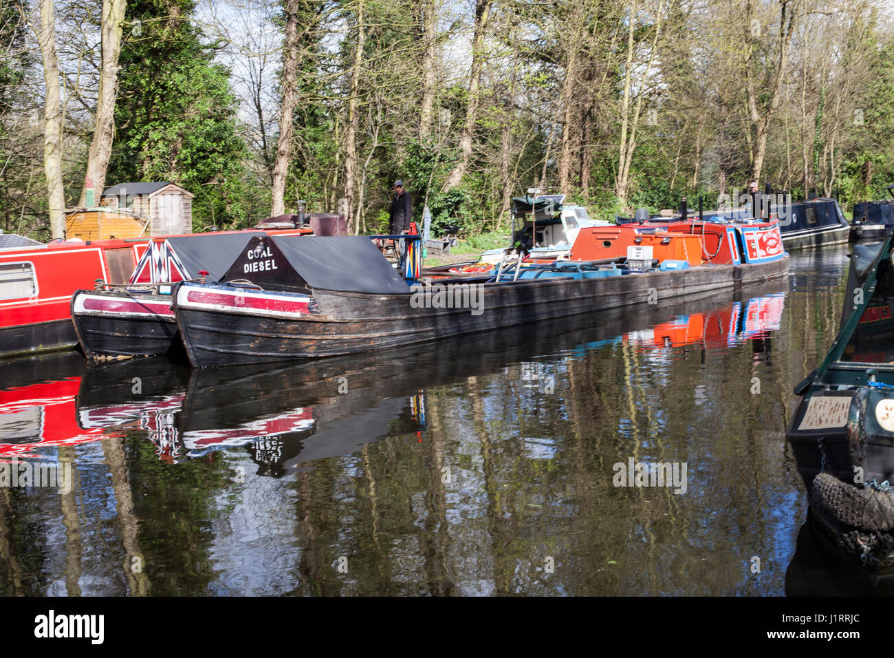 Bateau de carburant sur le Canal Grand Union Banque D'Images