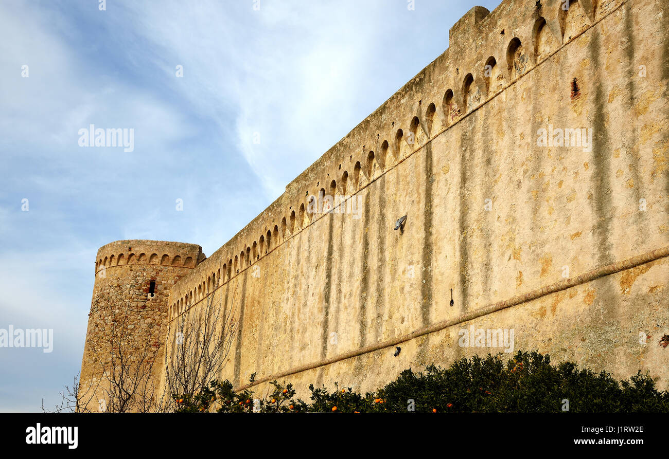 Les murs fortifiés dans village étrusque, de Magliano en toscane, italie Banque D'Images
