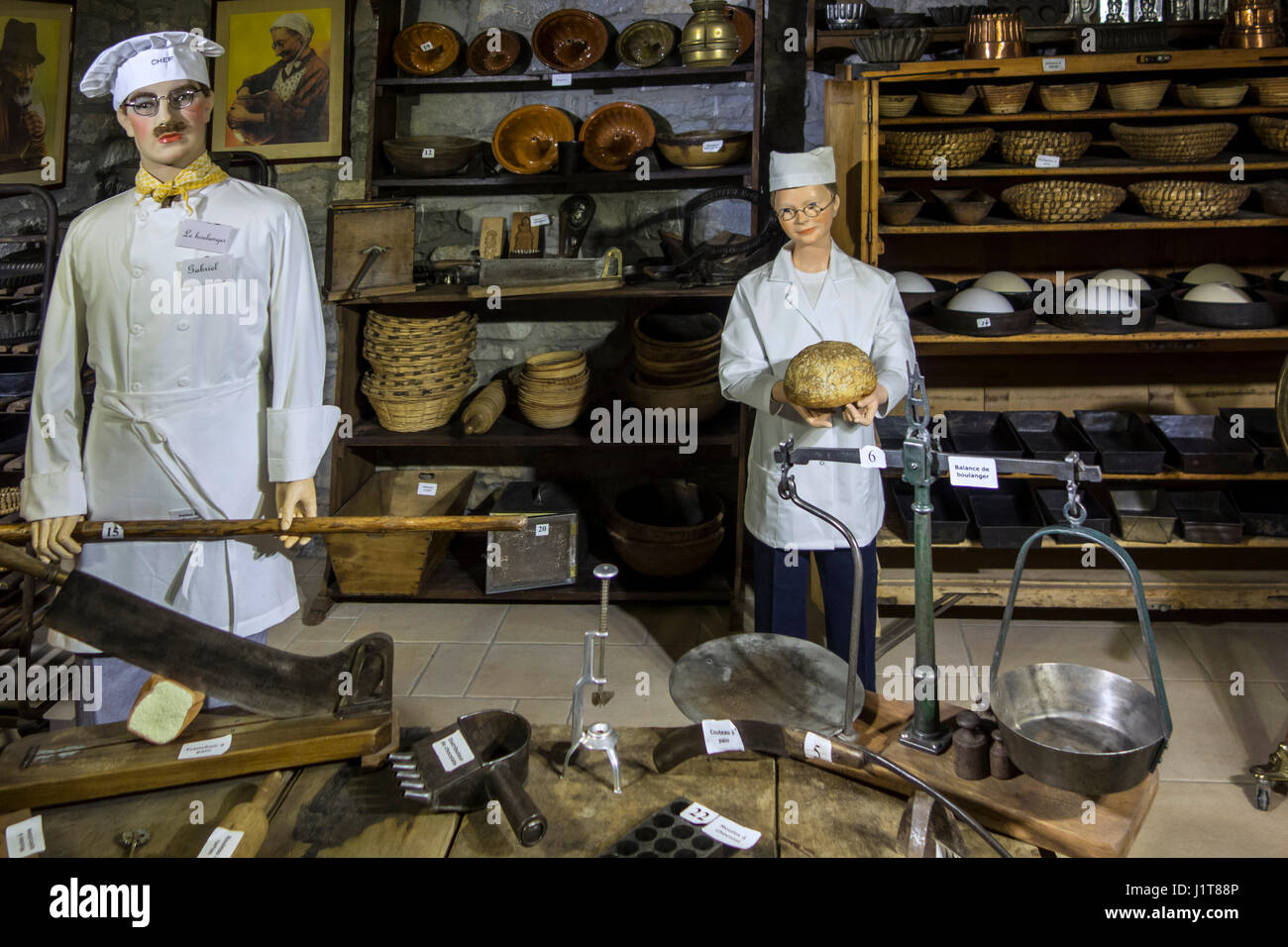 Diorama montrant une boulangerie du début du xxe siècle à la Maison de la vie paysanne et des métiers oubliés, Han-sur-Lesse, Ardennes Belges, Belgique Banque D'Images