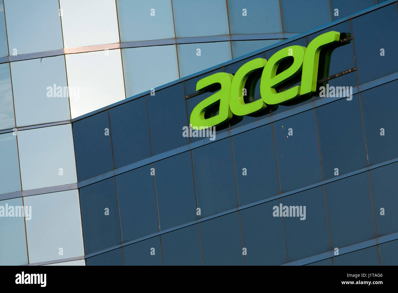 Un logo affiche à l'extérieur d'un établissement occupé par Acer Inc., à Mississauga, Ontario, Canada, le 15 avril 2017. Banque D'Images