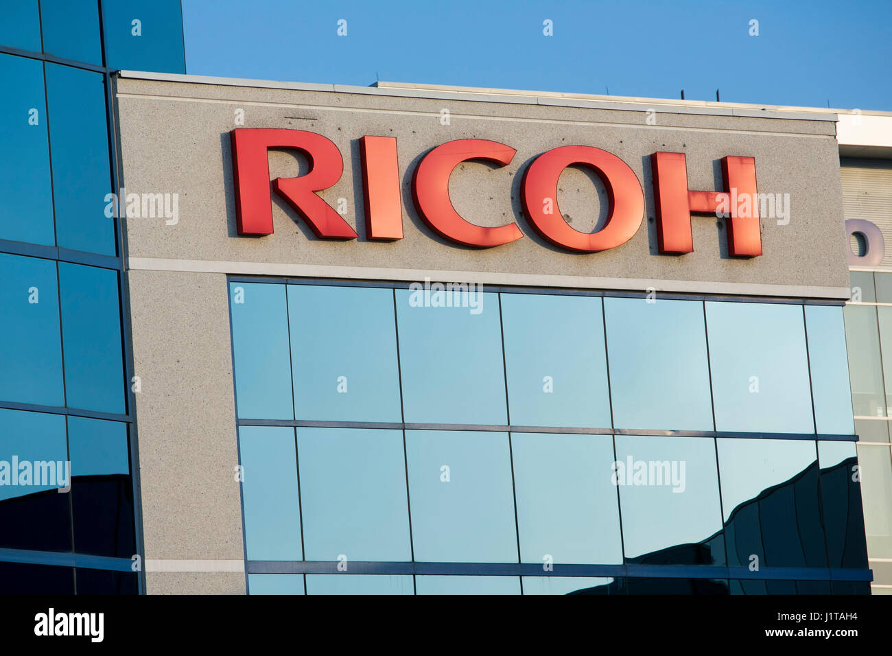 Un logo affiche à l'extérieur d'un bâtiment occupé par la société Ricoh à Mississauga, Ontario, Canada, le 15 avril 2017. Banque D'Images