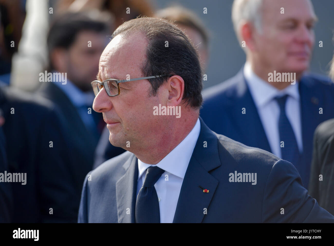 Buenos Aires, Argentine - 25 Février 2016 : Le Président français François Hollande, honore les victimes de la dictature argentine avec une visite au Monument aux victimes du terrorisme d'État. Banque D'Images