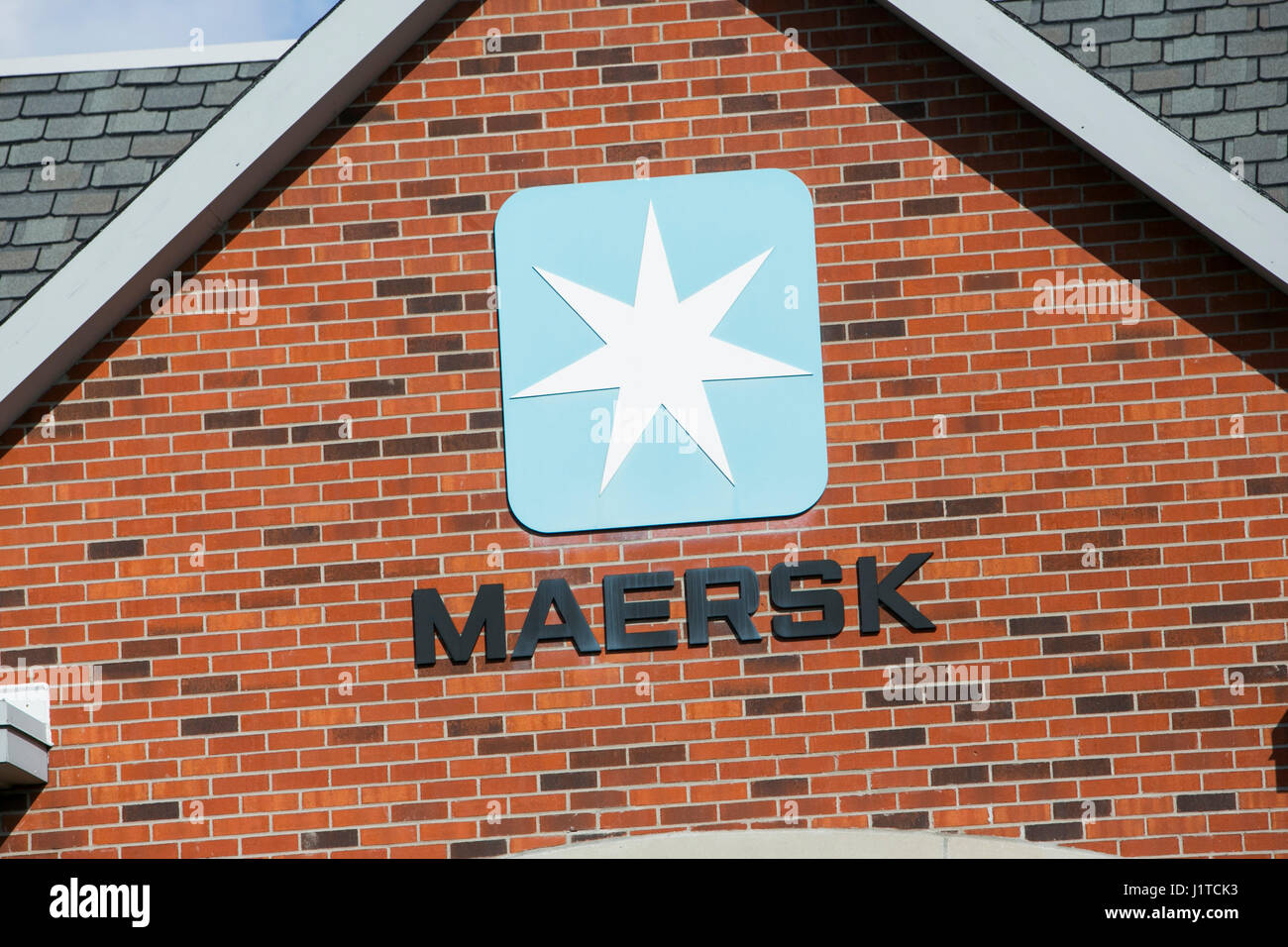 Un logo affiche à l'extérieur d'un établissement occupé par Maersk à Mississauga, Ontario, Canada, le 16 avril 2017. Banque D'Images