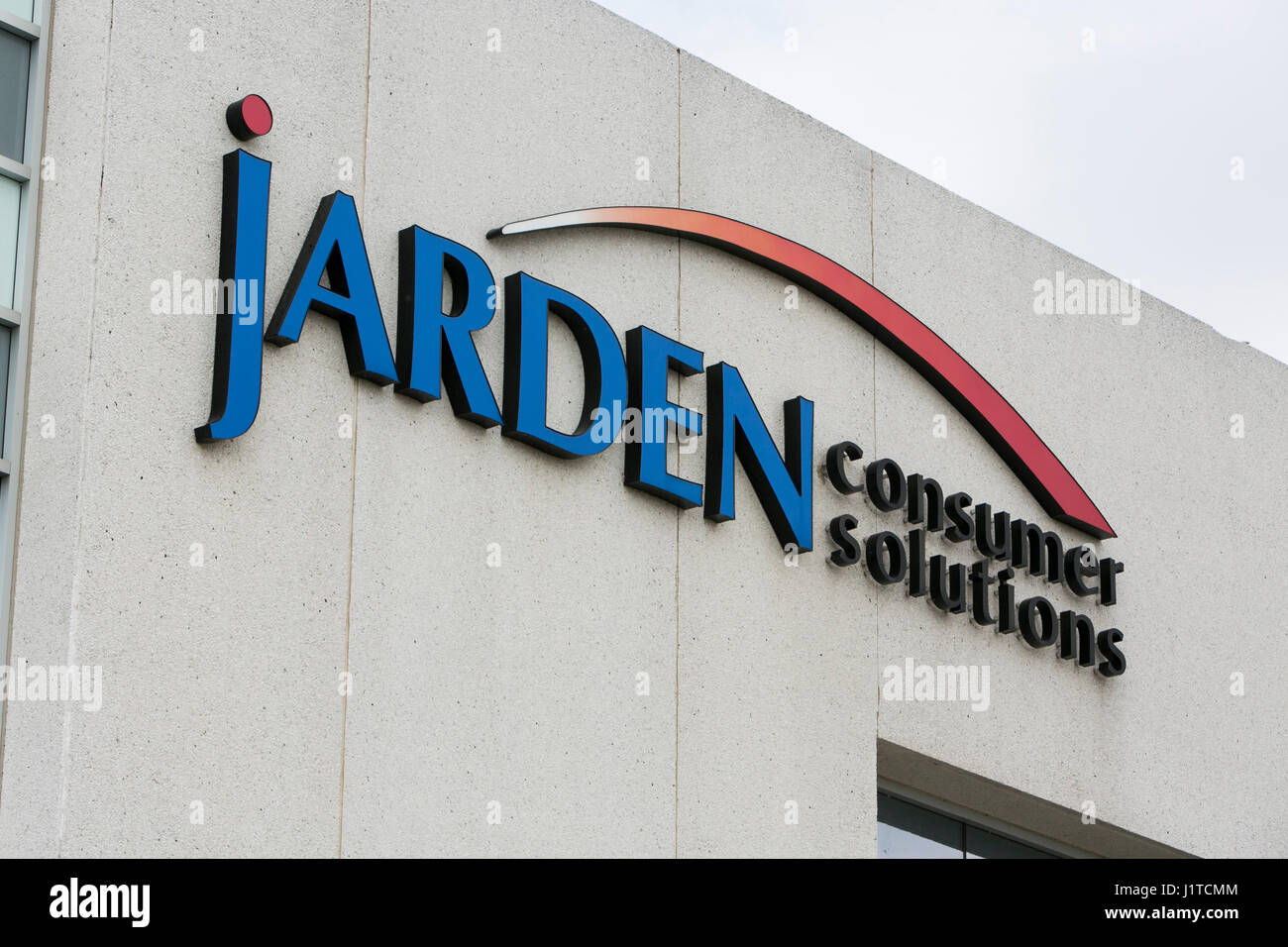Un logo affiche à l'extérieur de l'établissement occupé par Jarden Consumer Solutions à Brampton, Ontario, Canada, le 16 avril 2017. Banque D'Images
