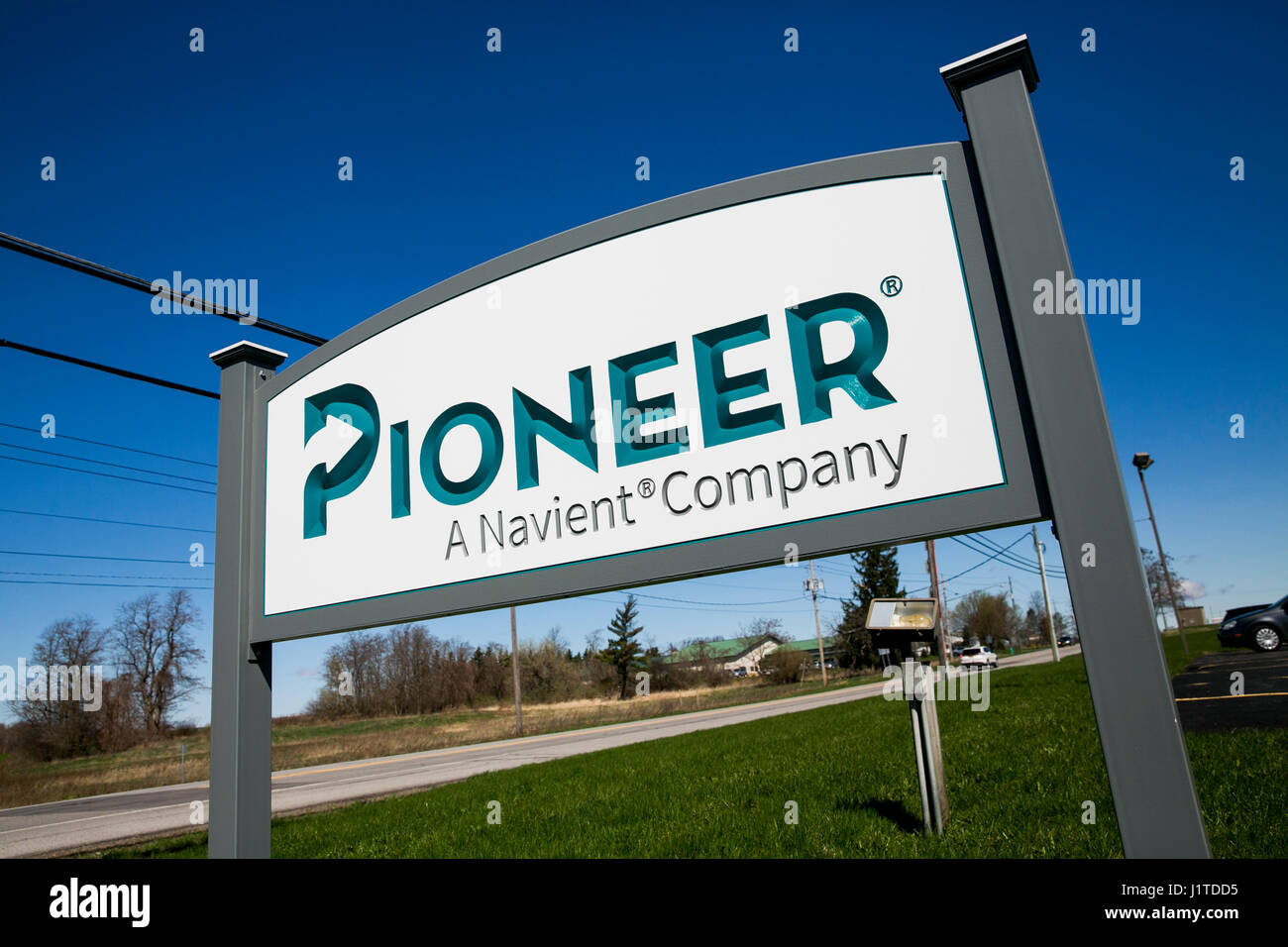 Un logo affiche à l'extérieur d'un établissement occupé par Pioneer de recouvrement du crédit, une filiale d'Navient, de Perry, New York le 17 avril 2017. Banque D'Images