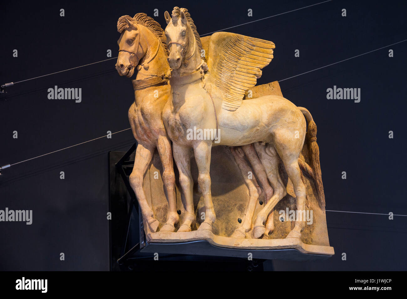 Le cheval ailé est un merveilleux relief détaillé qui est clairement le prix d'une grande collection d'objets étrusques affichée à la na Banque D'Images