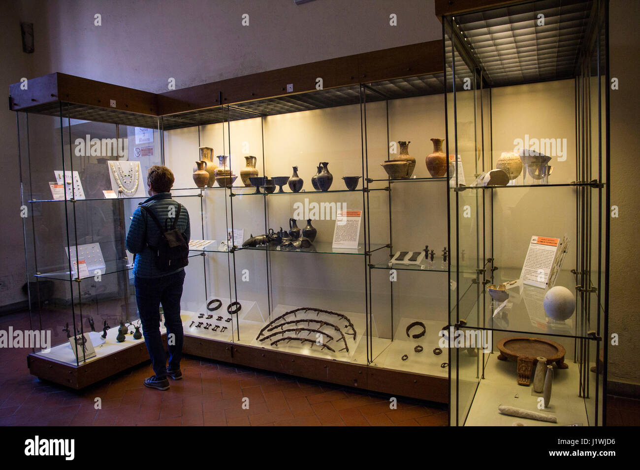 La poterie à figures noires a été l'un des styles de vases produits à partir de la 7e à la 5e siècles et trouvés dans des tombes étrusques autour de Tarquinia. La National Banque D'Images