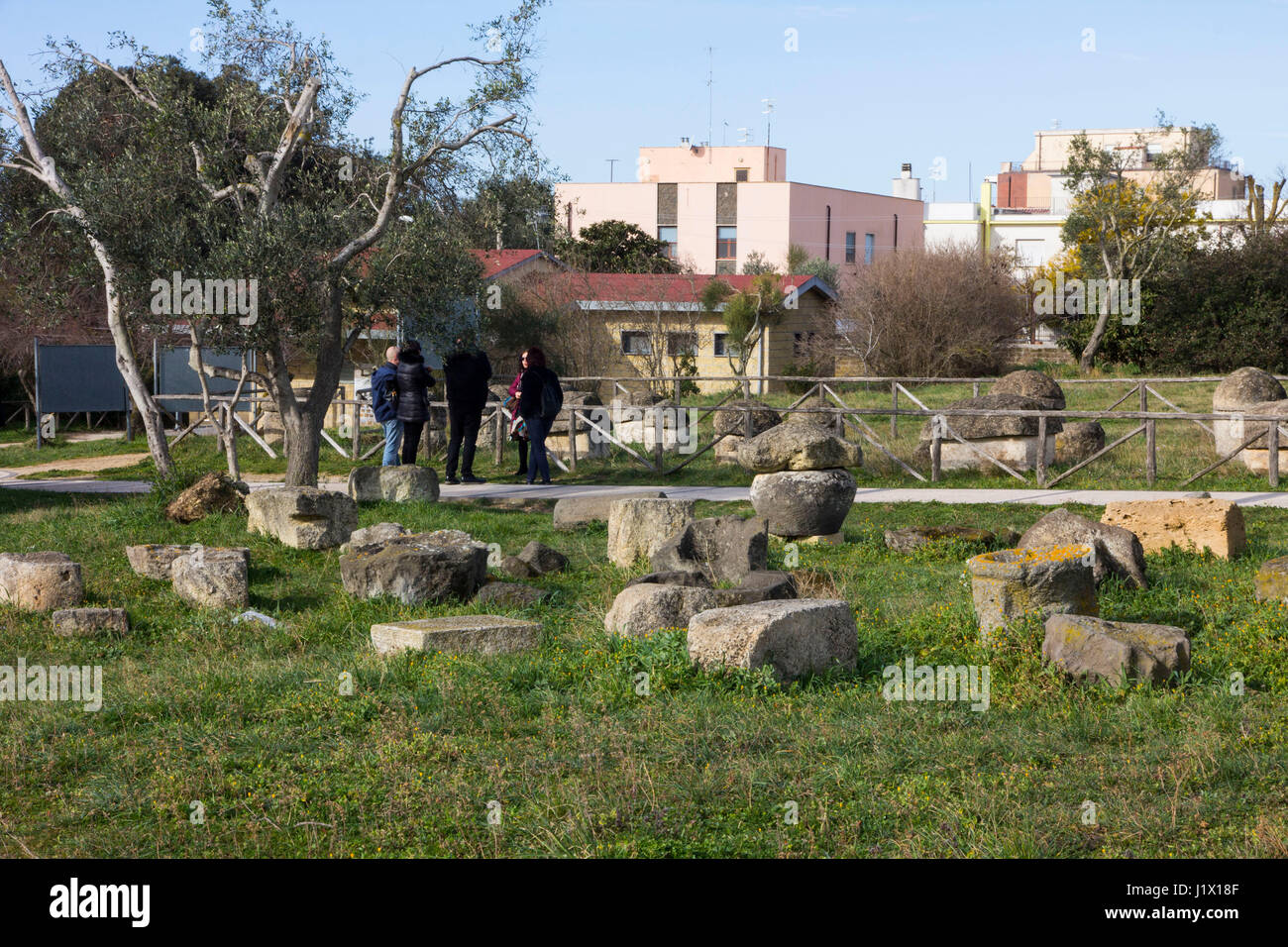 De simples tombes ronde taillée dans la roche au cours de l'inhumation crémation Villanovan période, autour du 9e siècle avant J.-C. peut être vu à la Nécropole de Monterozzi Banque D'Images