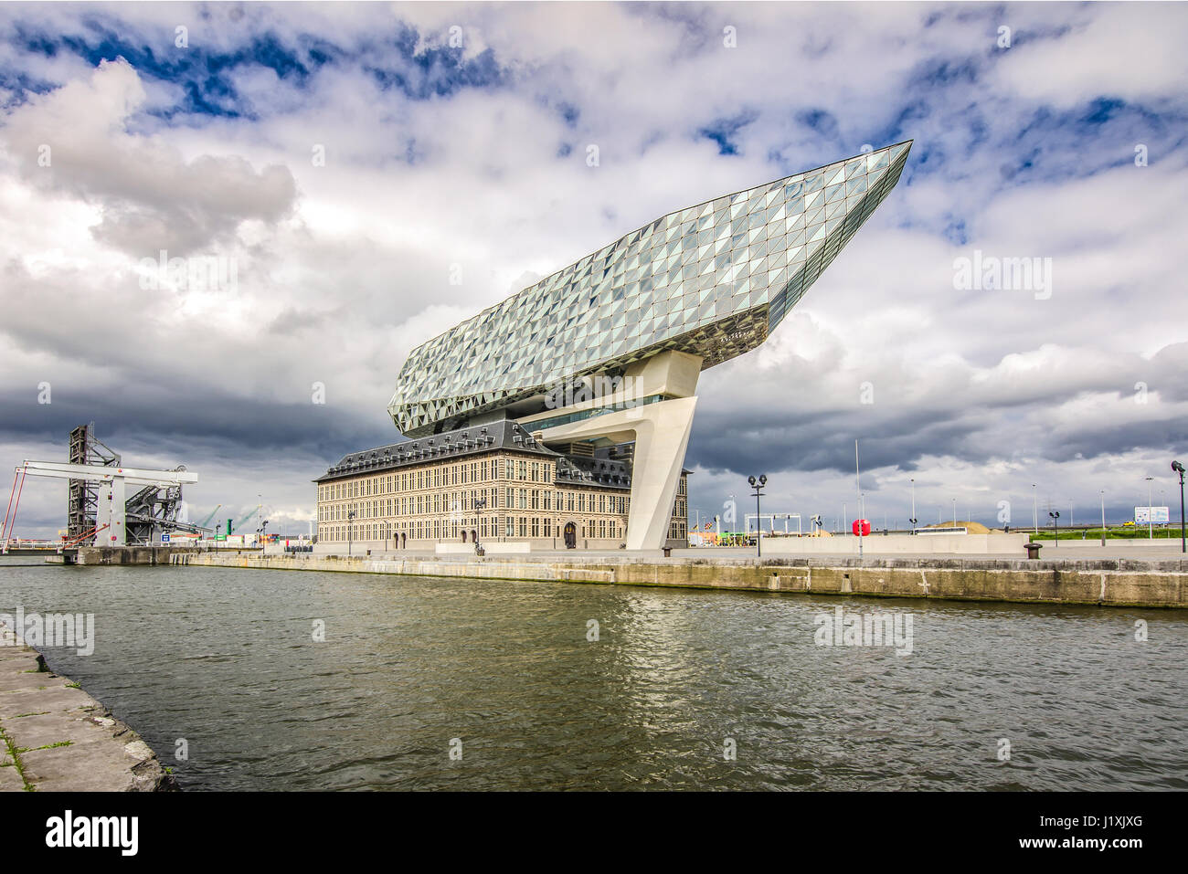 Anvers, Belgique - 22 avril 2017 : Nouveau bureau port dans le port d'Anvers, Belgique Banque D'Images