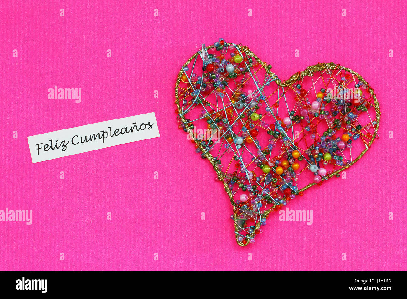 Feliz Cumpleanos Joyeux Anniversaire En Espagnol Avec Coeur Sur La Surface Rose Photo Stock Alamy Feliz Cumpleanos Joyeux Anniversaire En Espagnol Avec Coeur Sur La Surface Rose Photo Stock Alamy