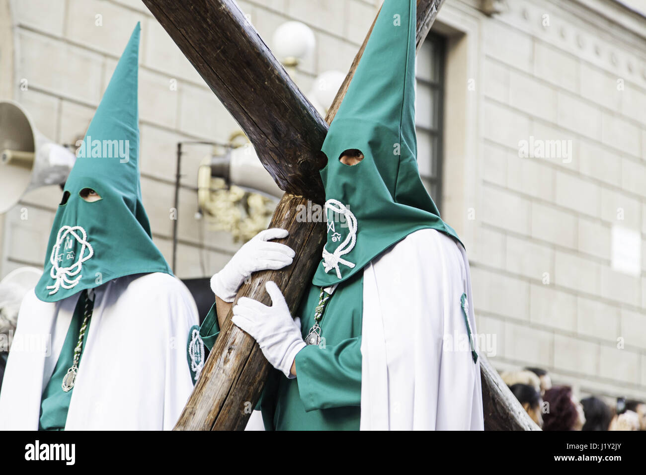 LOGROÑO, La Rioja, Espagne - 15 avril : Semaine Sainte, de la tradition religieuse avec procession de personnes en costumes traditionnels, le 15 avril 2017 à Logroño, La Rioja Banque D'Images