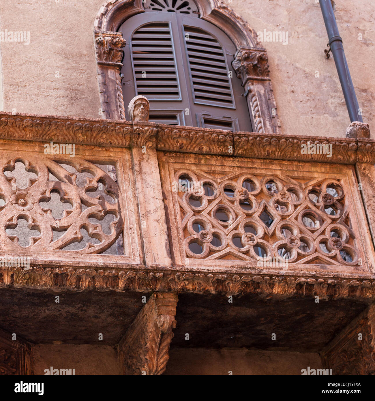 Voyage d'Italie - cité médiévale de decoraion vieille maison urbaine dans la ville de Vérone au printemps Banque D'Images