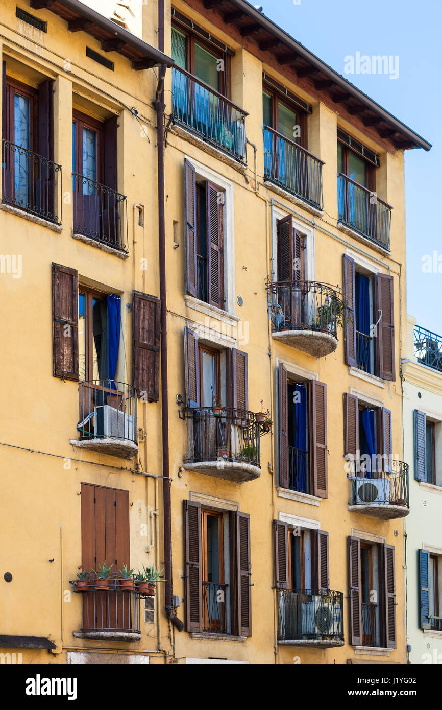 Voyage d'Italie - appartement maison sur street Interrato dell Acqua Morta dans Verona city au printemps Banque D'Images