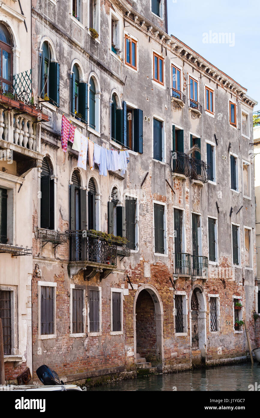 Voyage d'Italie - living house sur le bord du rio de la Pieta canal in Venice city au printemps Banque D'Images