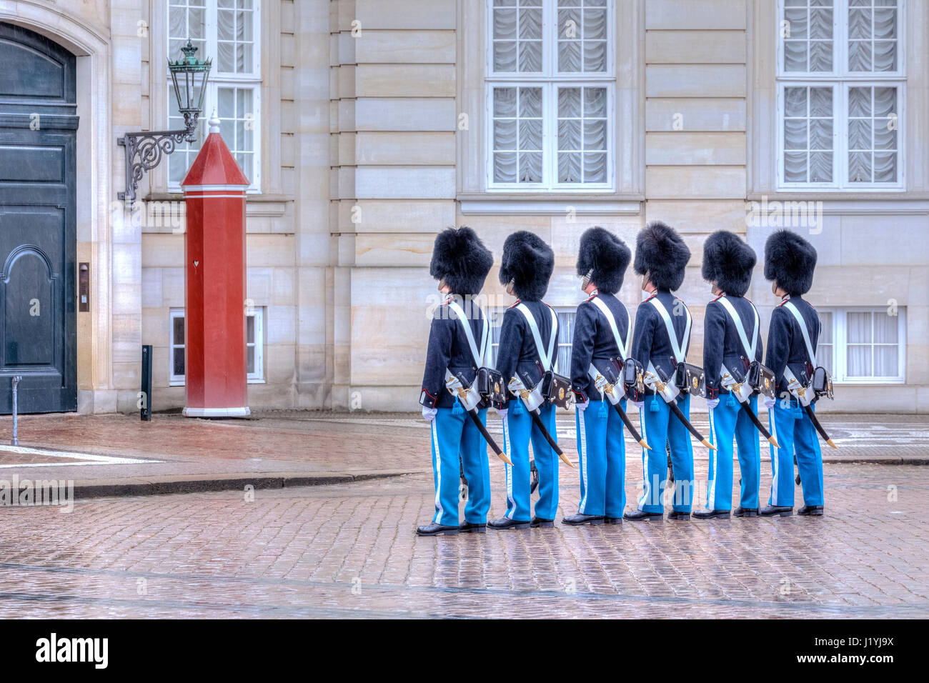 Gardes à Amalienborg Palace à Copenhague, Danemark, Scandinavie Banque D'Images